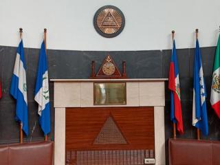 Detalle del Escudo de la Gran Logia de 1940 y Reloj 
